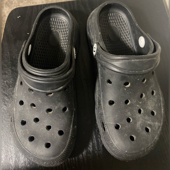 🔥2/$10 Used black Non brand Crocs size 2/2.5 - Picture 3 of 6